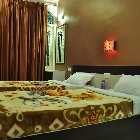 Hotel Kiran Palace Varanasi Exterior photo