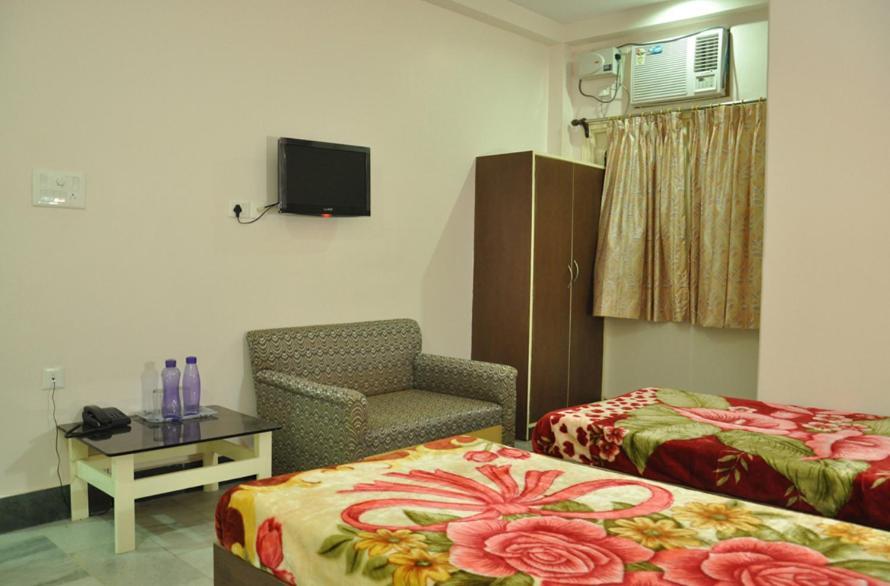 Hotel Kiran Palace Varanasi Exterior photo